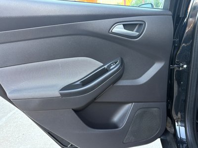 Ford  Focus 1.6 benzină Euro5 2014 second hand - imagine 22